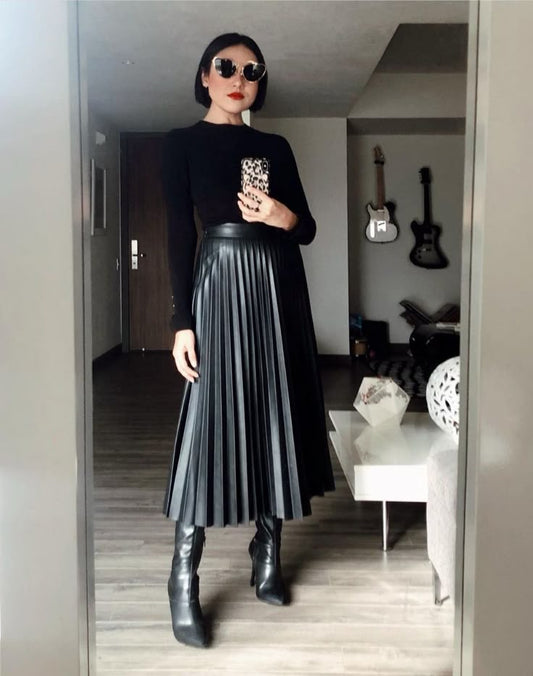 Falda plisada tipo cuero
