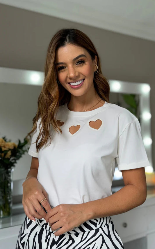 Camiseta corazones troquel blanca
