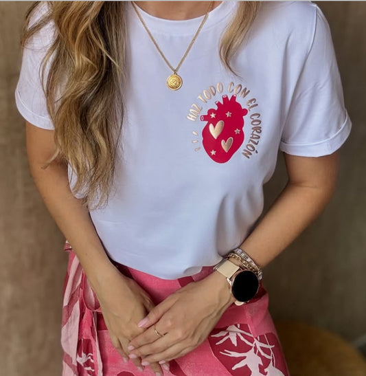 Camiseta Haz todo con el ❤️